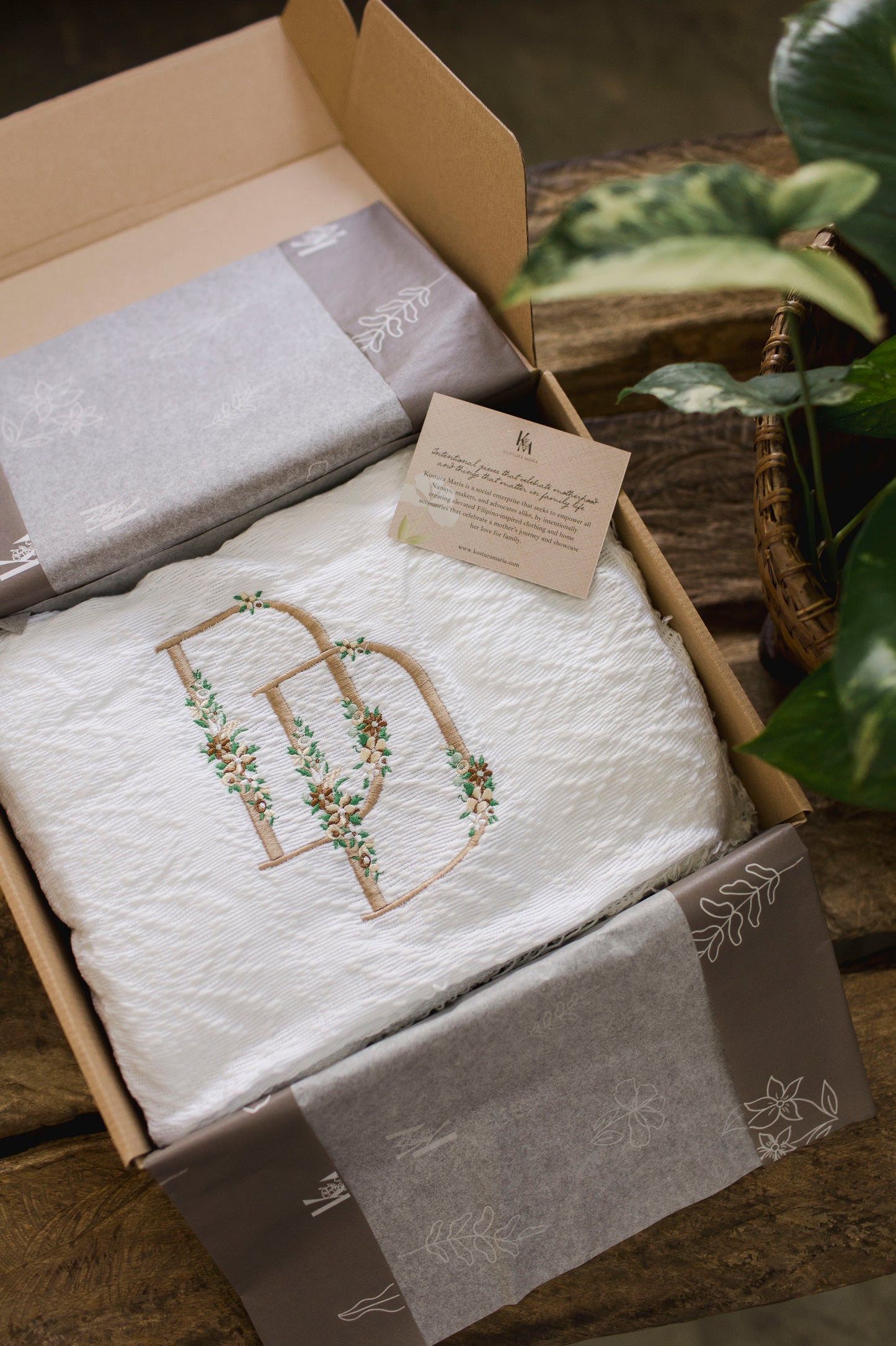 Trambia Inabel Blankets with Embroidery