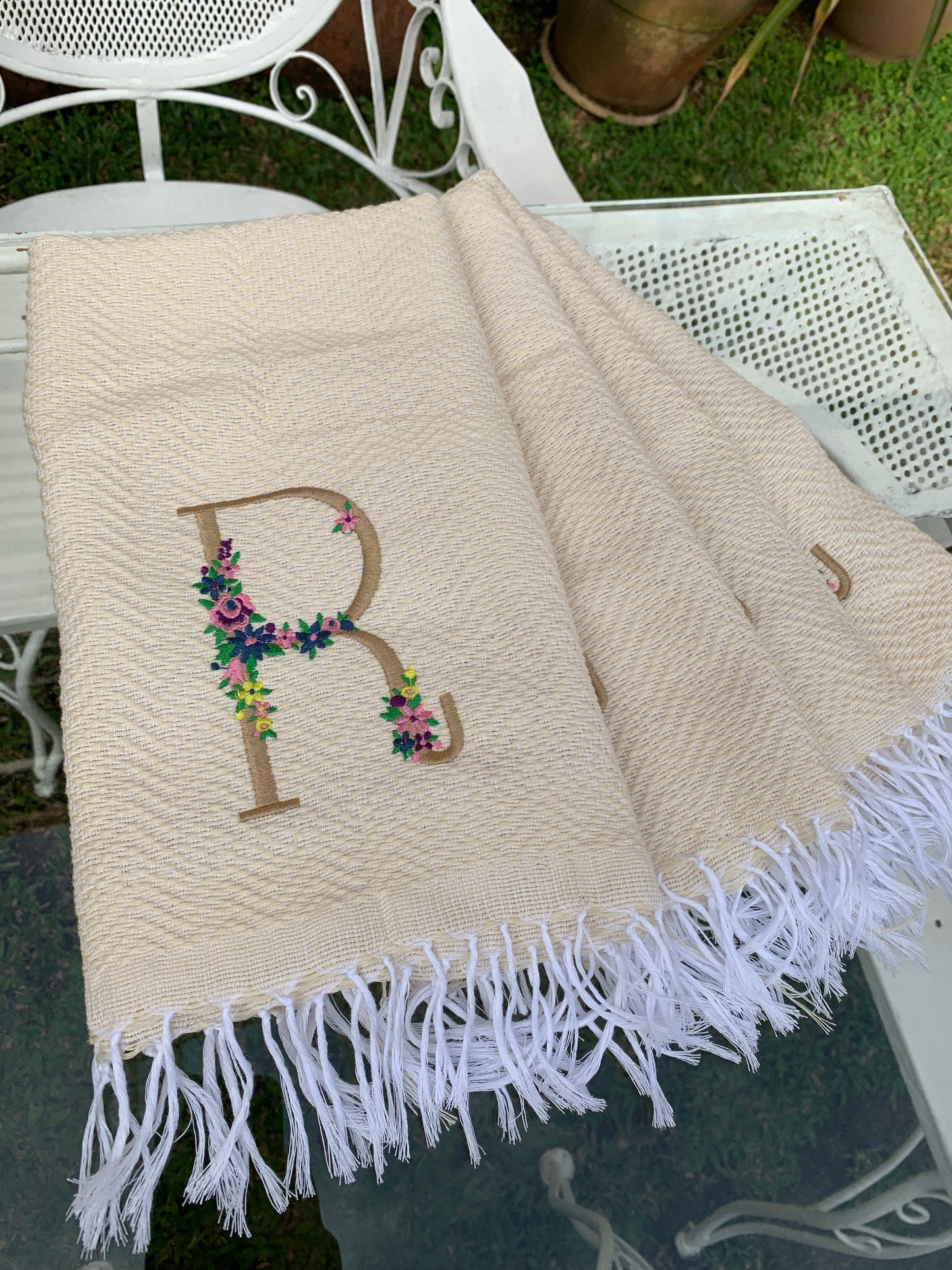 Inabel Hand Towels with Embroidery (Set of 4)