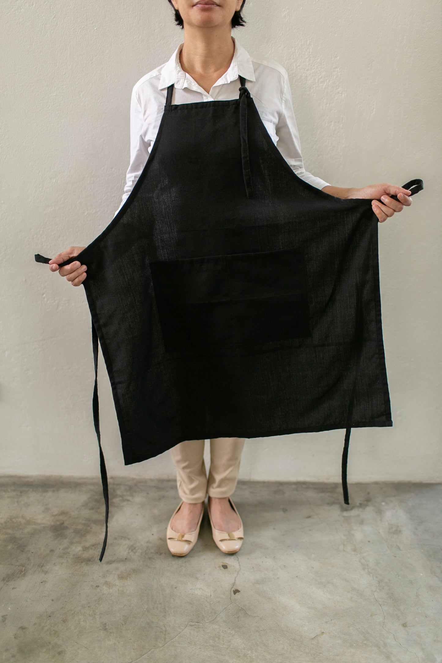 Inabel Apron with Embroidery