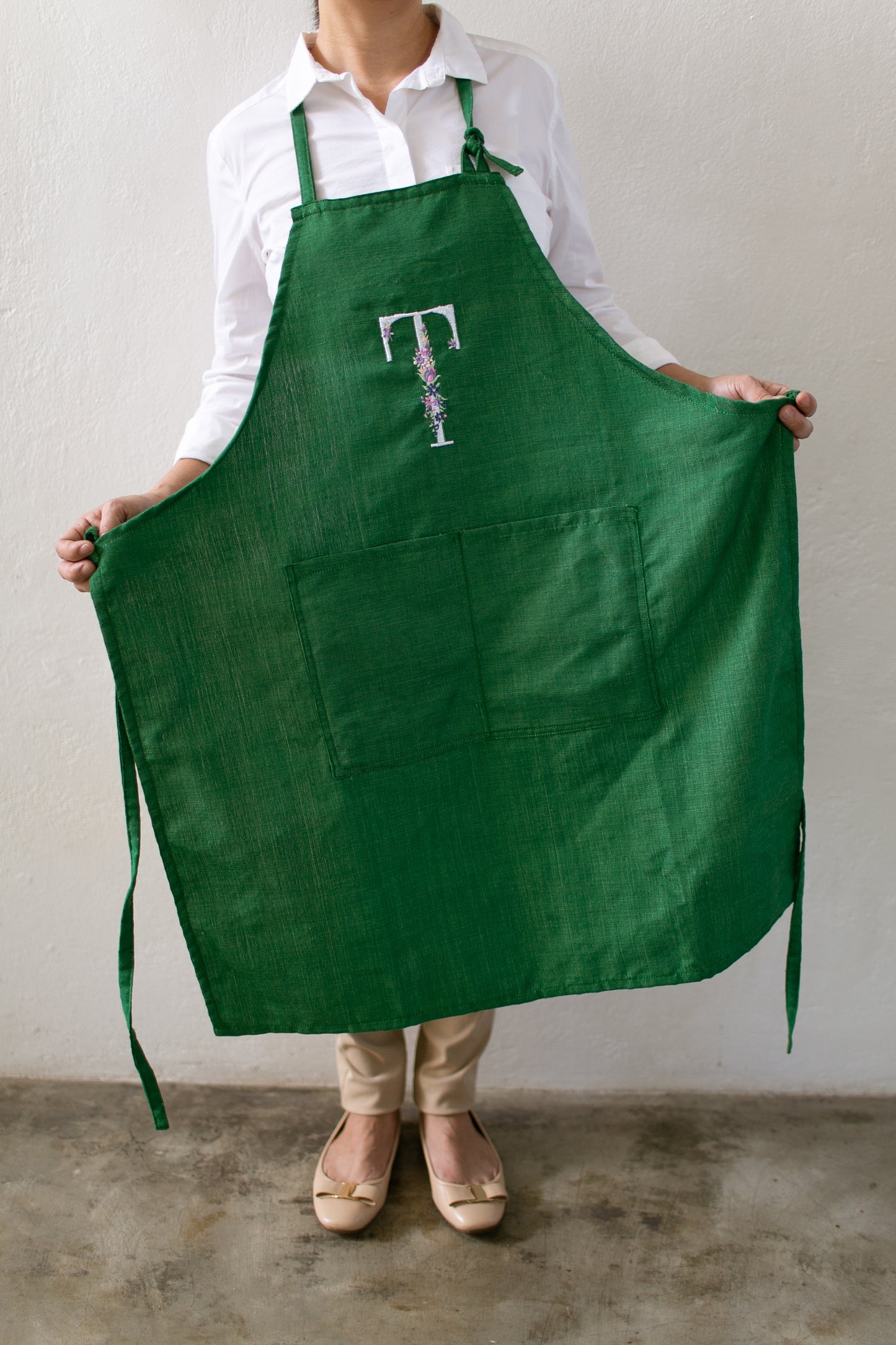 Inabel Apron with Embroidery